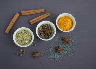 Które curry jest ostrzejsze zielone czy czerwone?